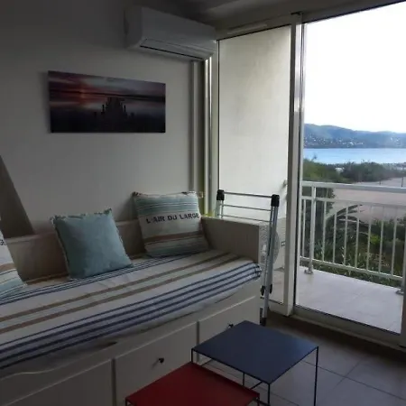 Studio 4 Personnes Agreable Studio *** Vue Mer Le Lavandou. Appartamento